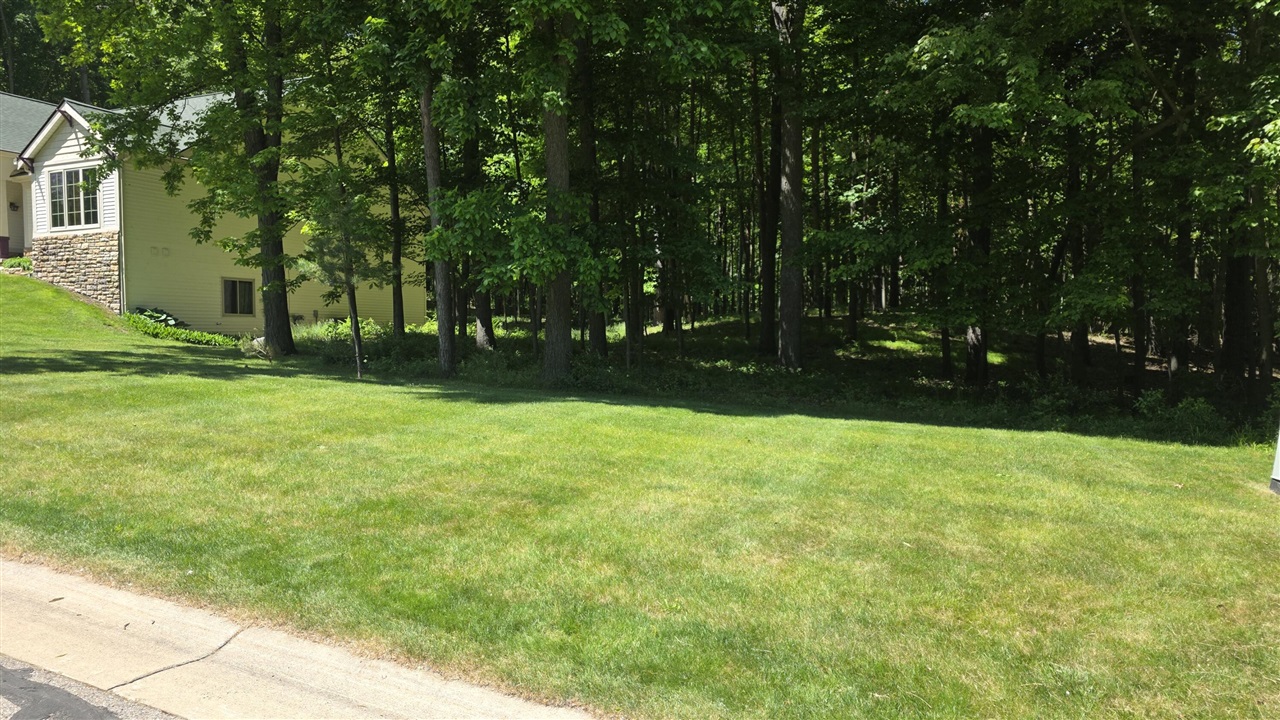 710 Glen Oak Drive Property Photo 4