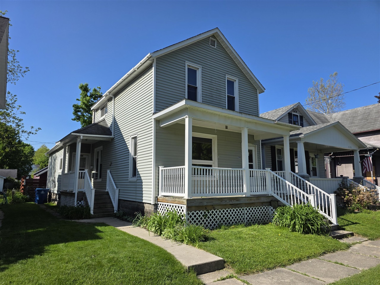 299 4th Street Property Photo 1