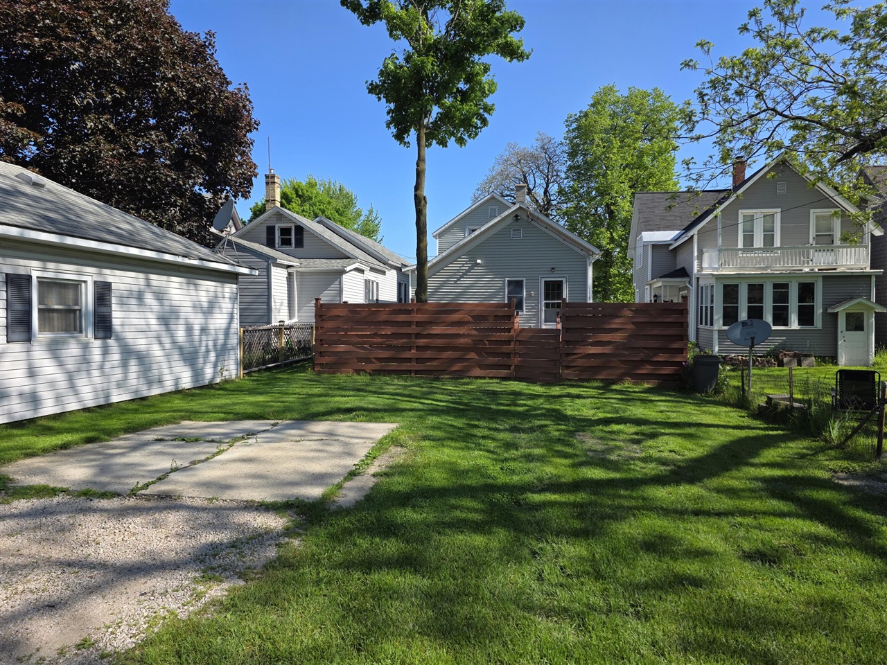 299 4th Street Property Photo 2