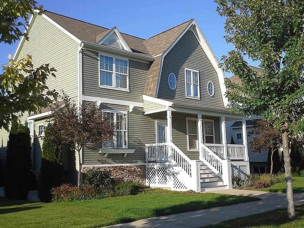 573 Brownstone Street Property Photo 1