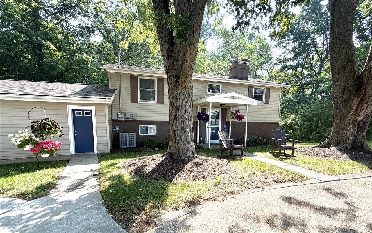 723 Arbor Court Property Photo 2