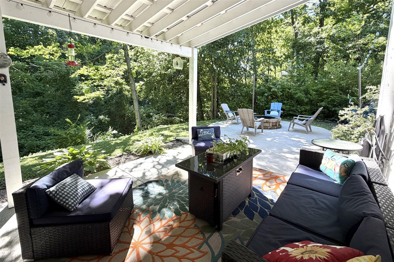 723 Arbor Court Property Photo 4