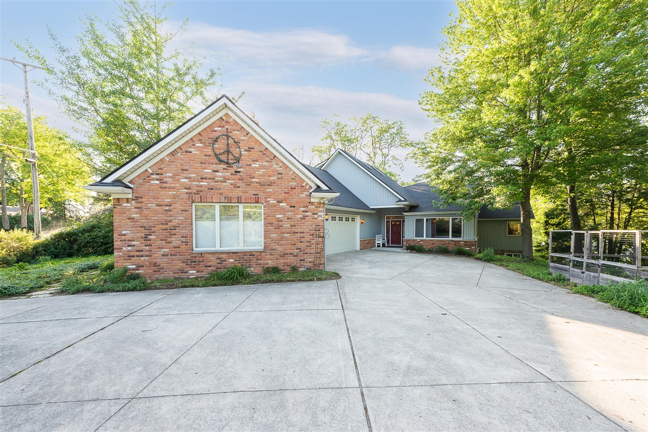 8790 Hendricks Drive Property Photo 3