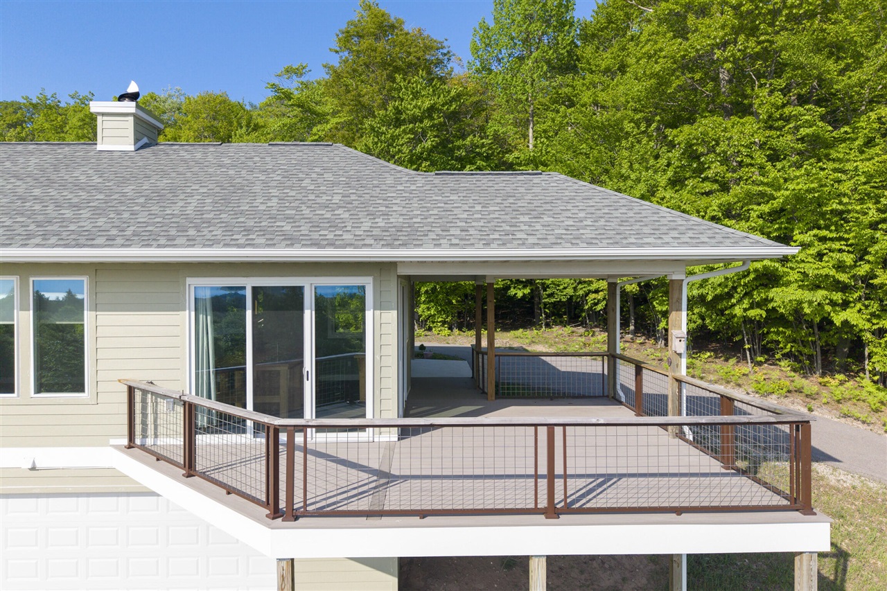9798 N Slope Drive Property Photo 1