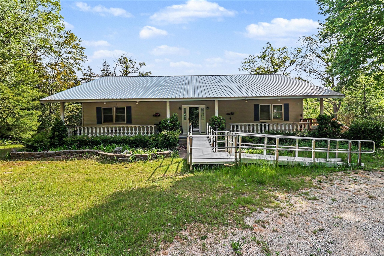 1189 W White Road Property Photo 3
