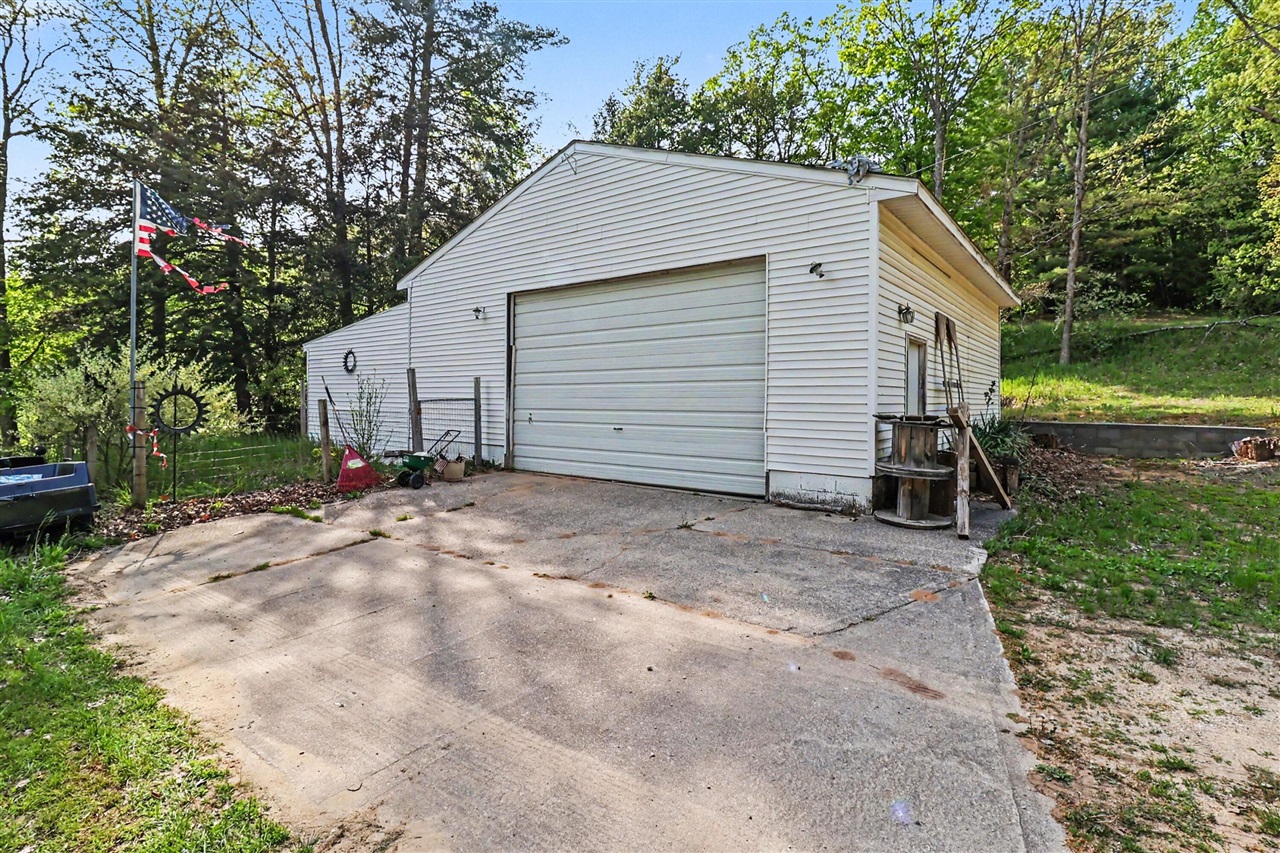 1189 W White Road Property Photo 18