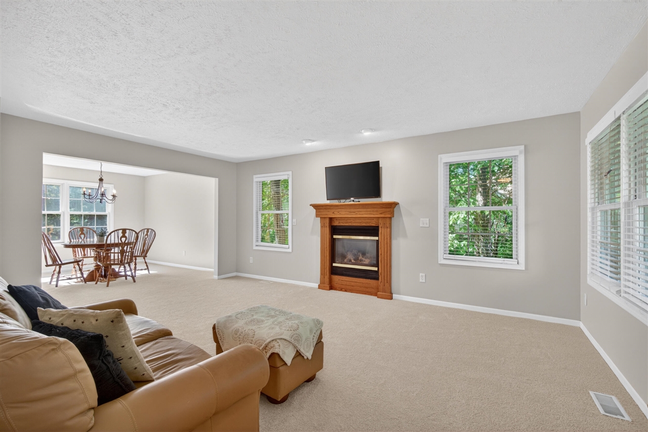 2073 Elwood Boulevard Property Photo 8