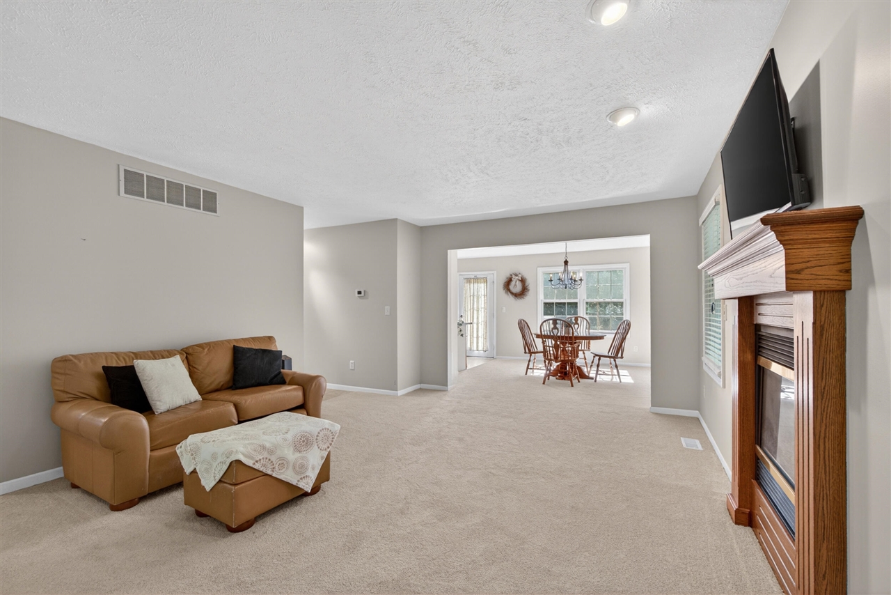 2073 Elwood Boulevard Property Photo 11