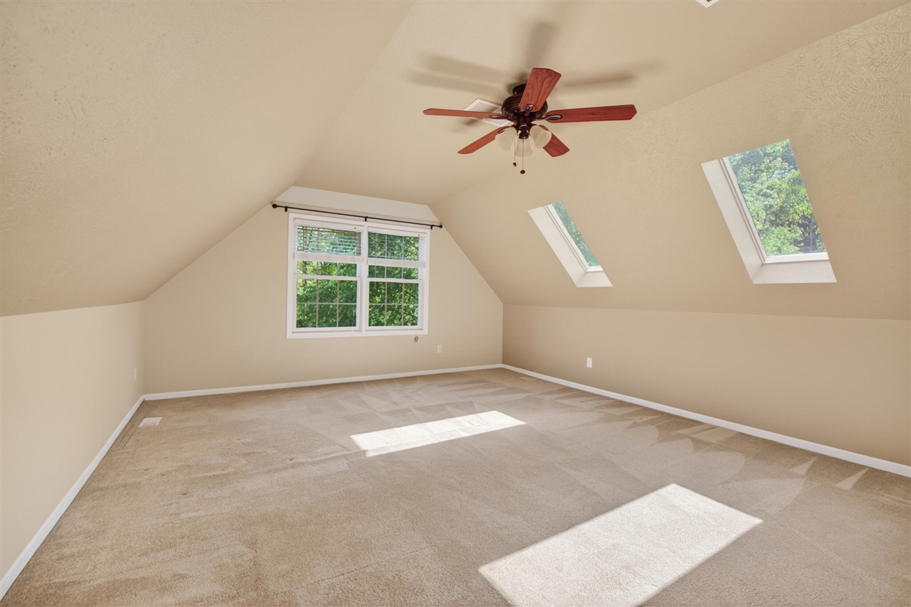 2073 Elwood Boulevard Property Photo 28