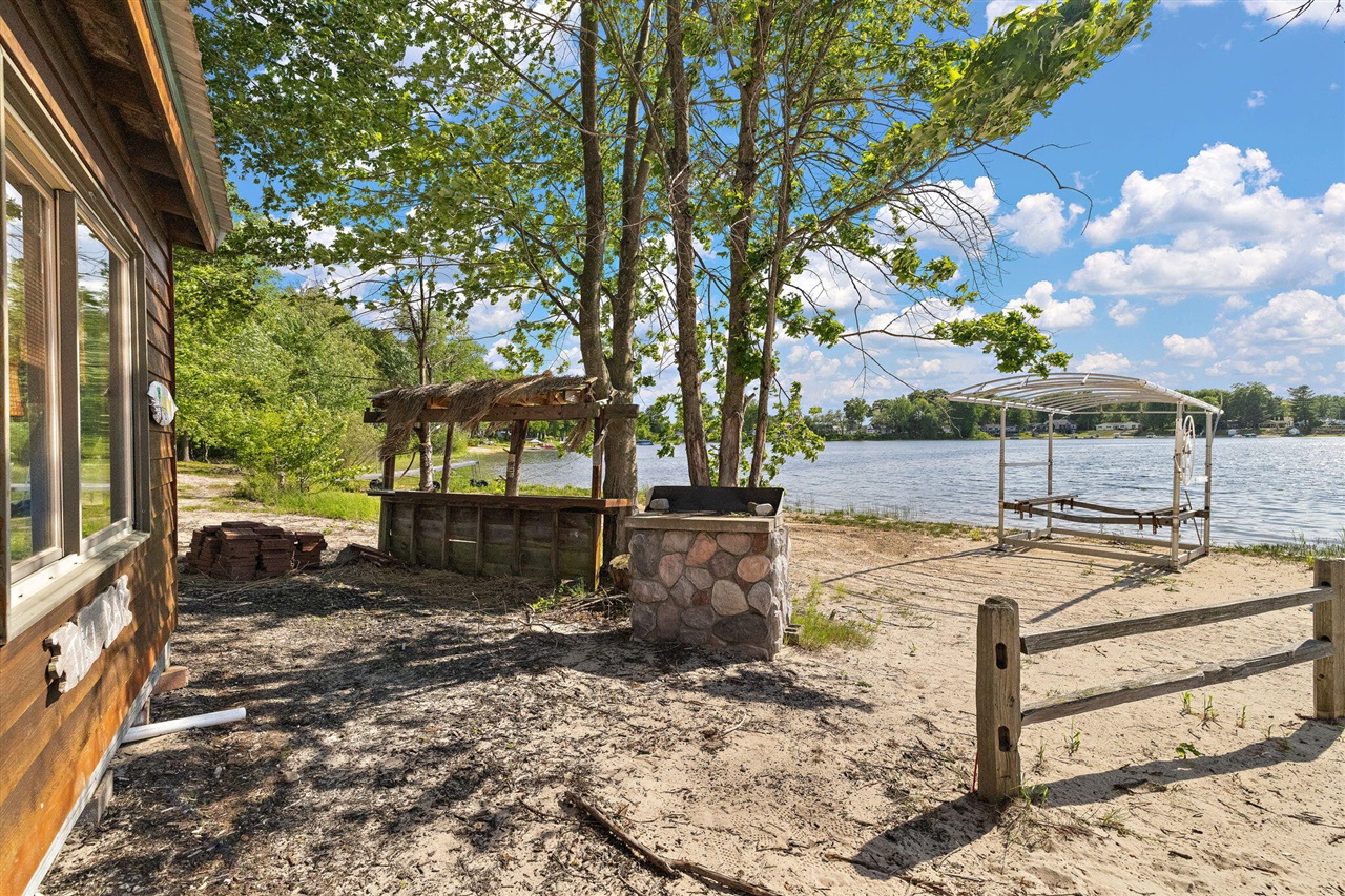 2713 E White Lake Drive Property Photo 3