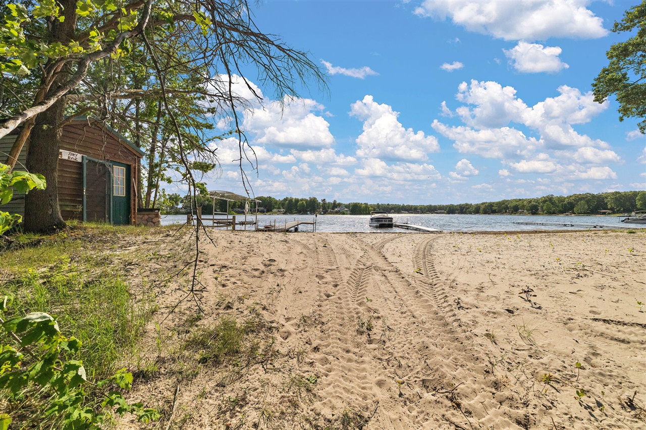 2713 E White Lake Drive Property Photo 4