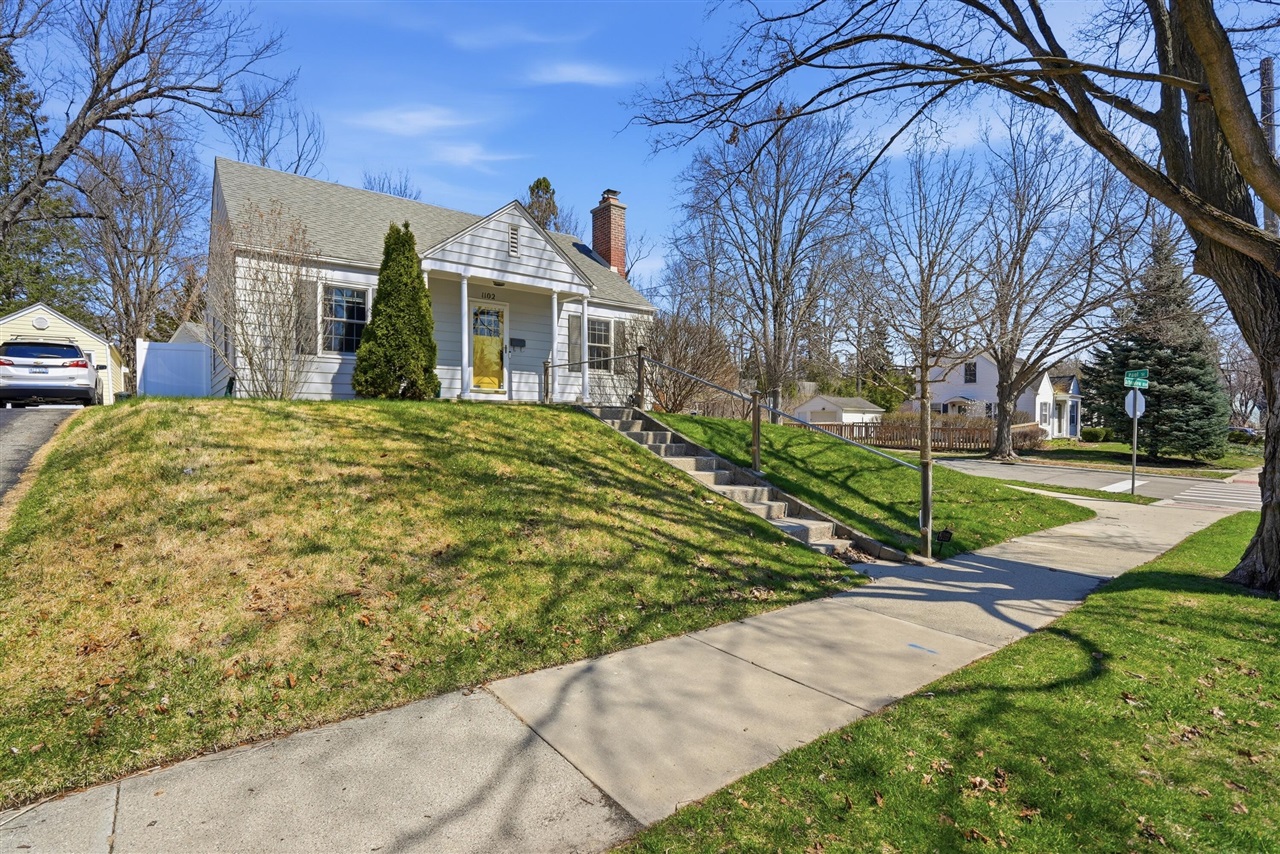 1102 Arborview Boulevard Property Photo 2