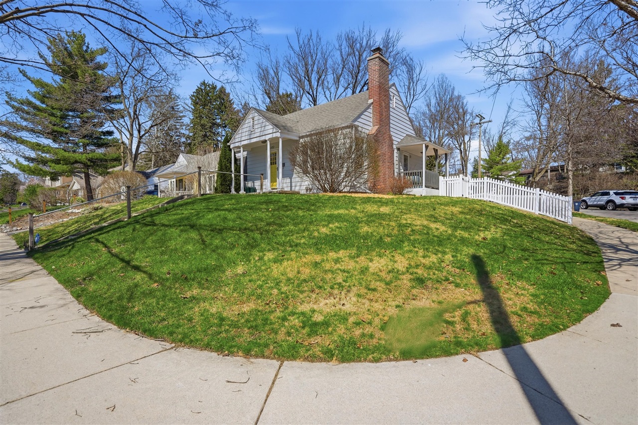 1102 Arborview Boulevard Property Photo 3