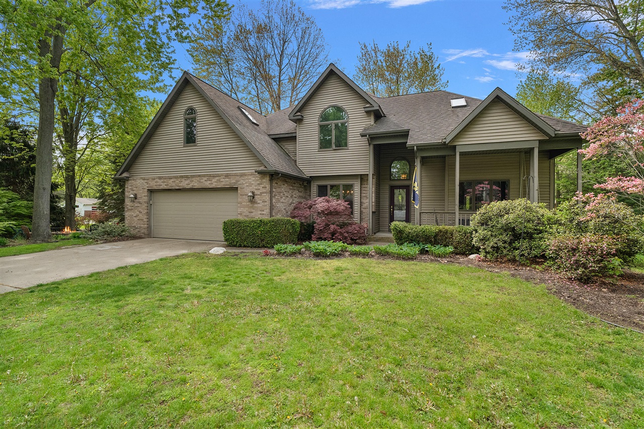 2110 Wooded Way Property Photo 2