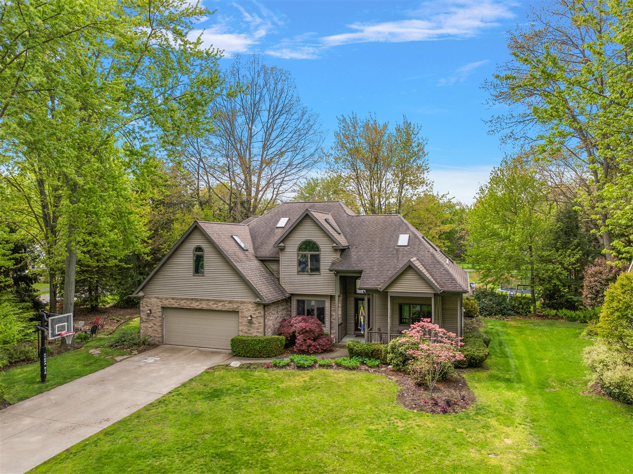 2110 Wooded Way Property Photo 3