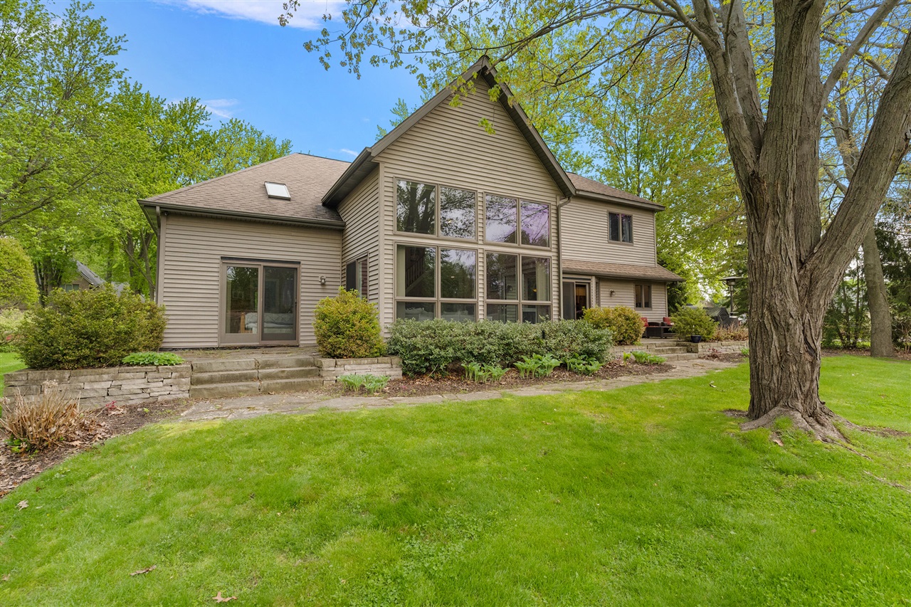 2110 Wooded Way Property Photo 4