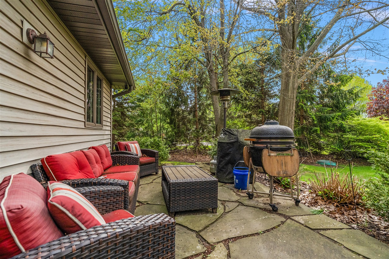 2110 Wooded Way Property Photo 5