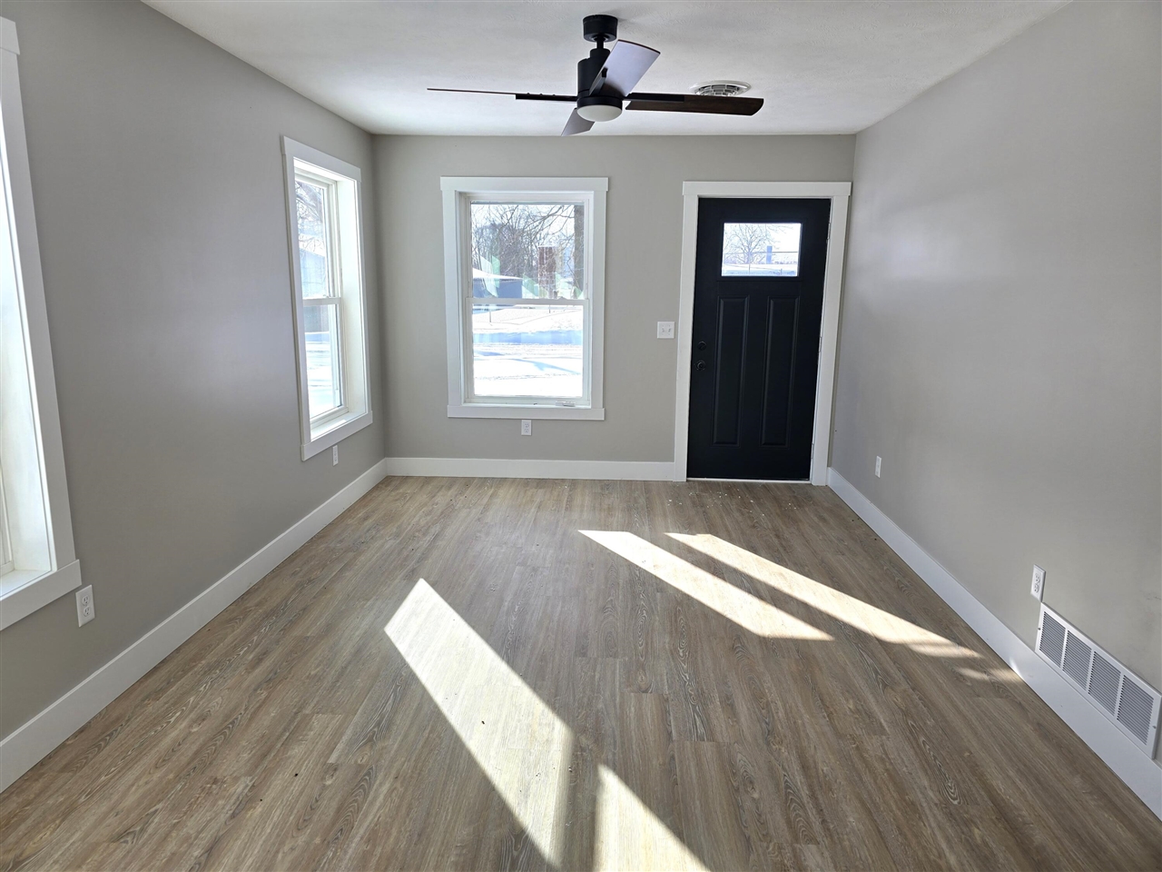 517 E State Road Property Photo 2