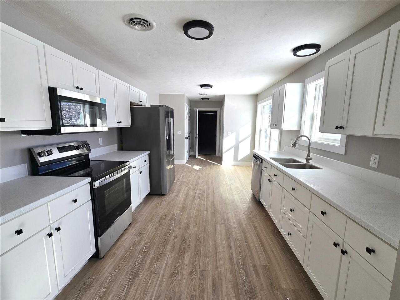 517 E State Road Property Photo 3