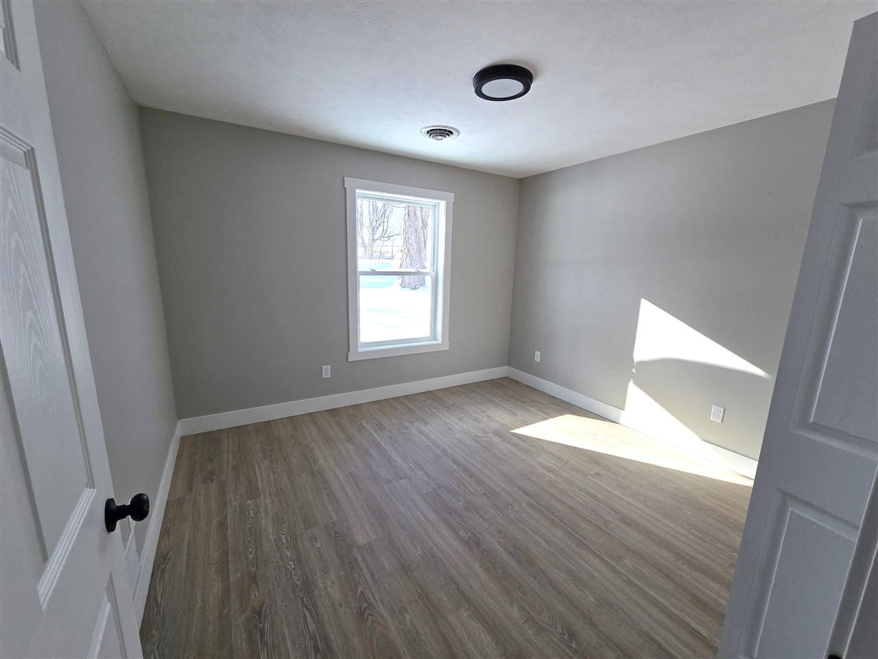 517 E State Road Property Photo 7