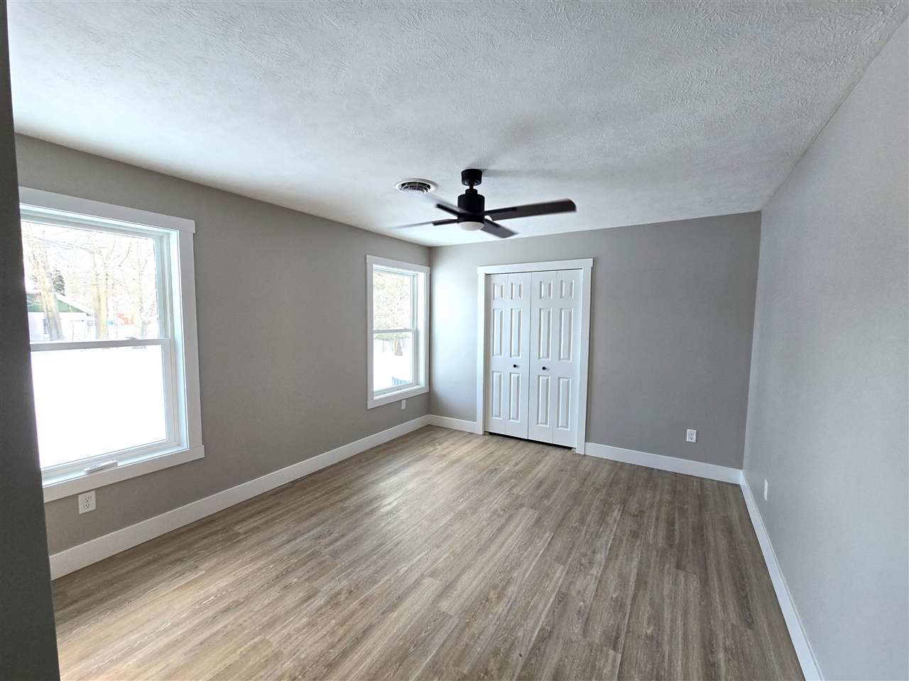 517 E State Road Property Photo 10