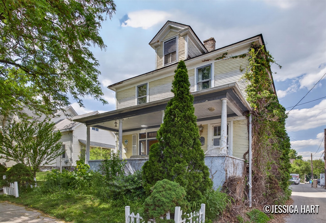 211 Trowbridge Street Property Photo 1