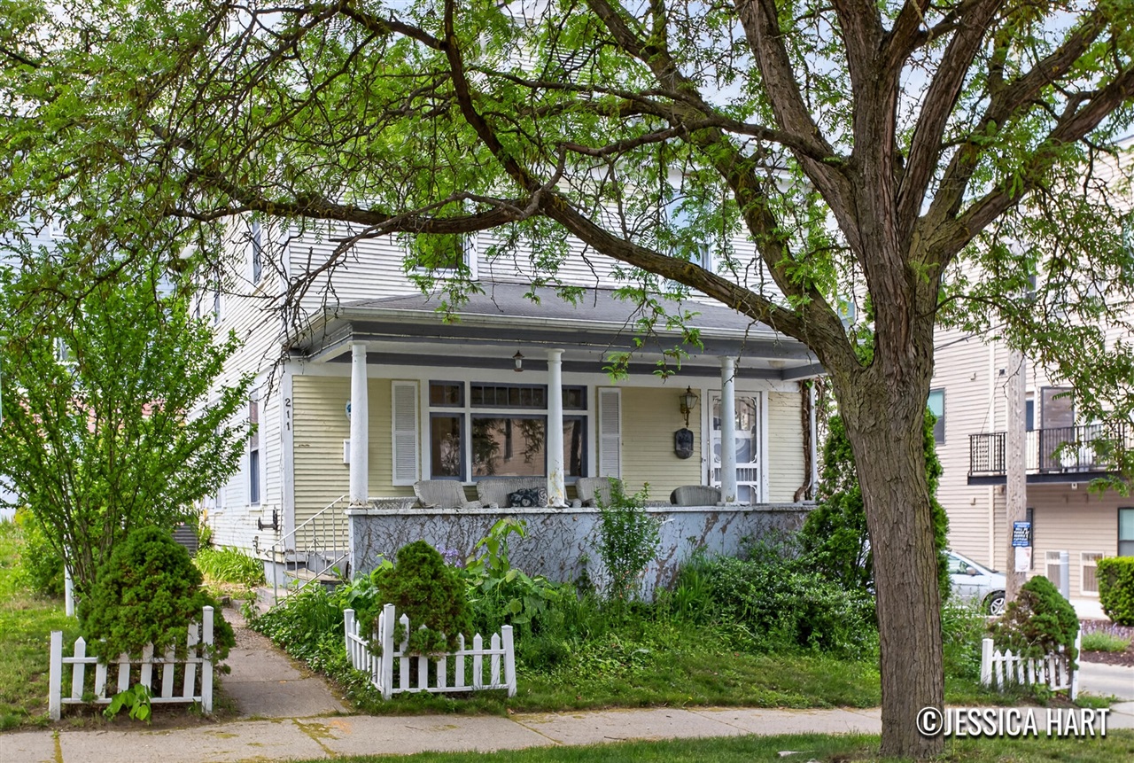 211 Trowbridge Street Property Photo 2