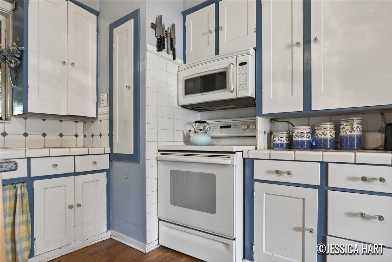 211 Trowbridge Street Property Photo 17
