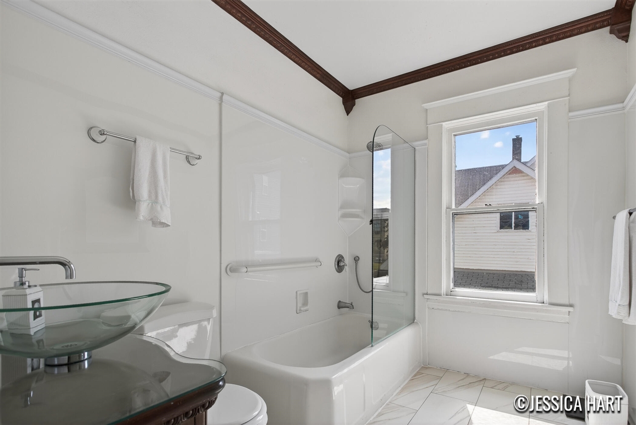 211 Trowbridge Street Property Photo 21