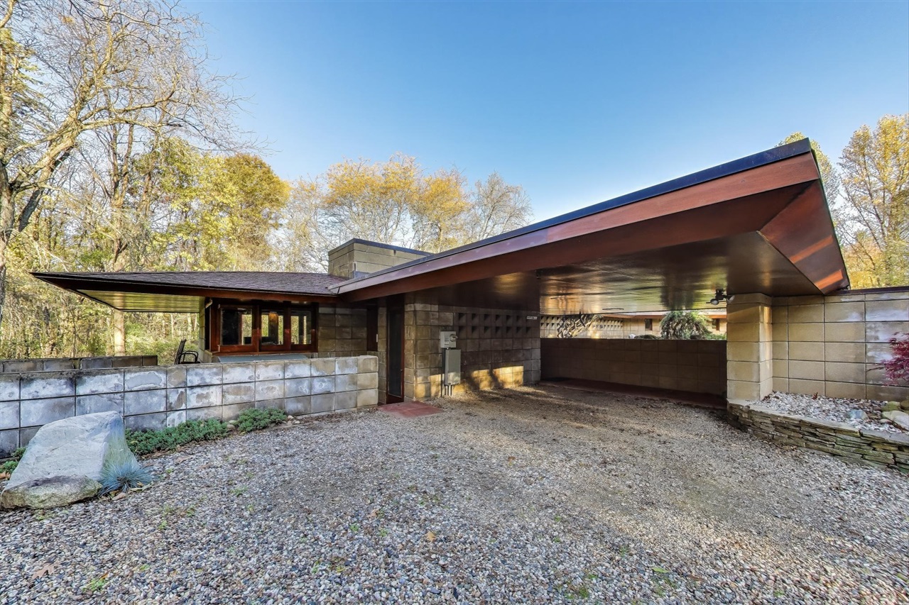 11185 Hawthorne Drive Property Photo 1