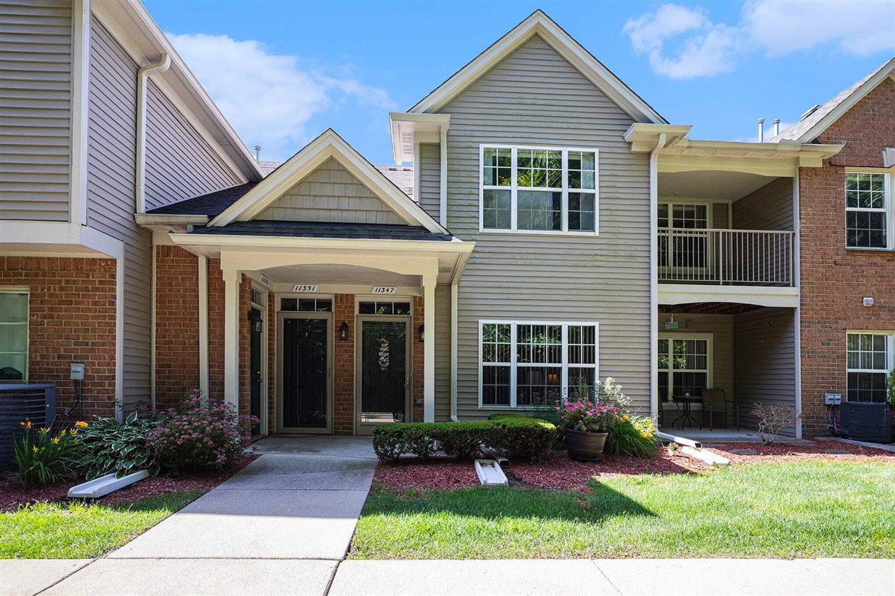 11347 N Woods Drive Property Photo 1