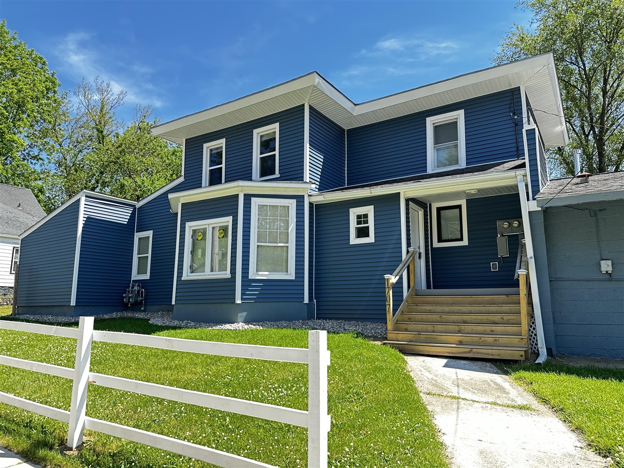 1707 S Burdick Street Property Photo 1