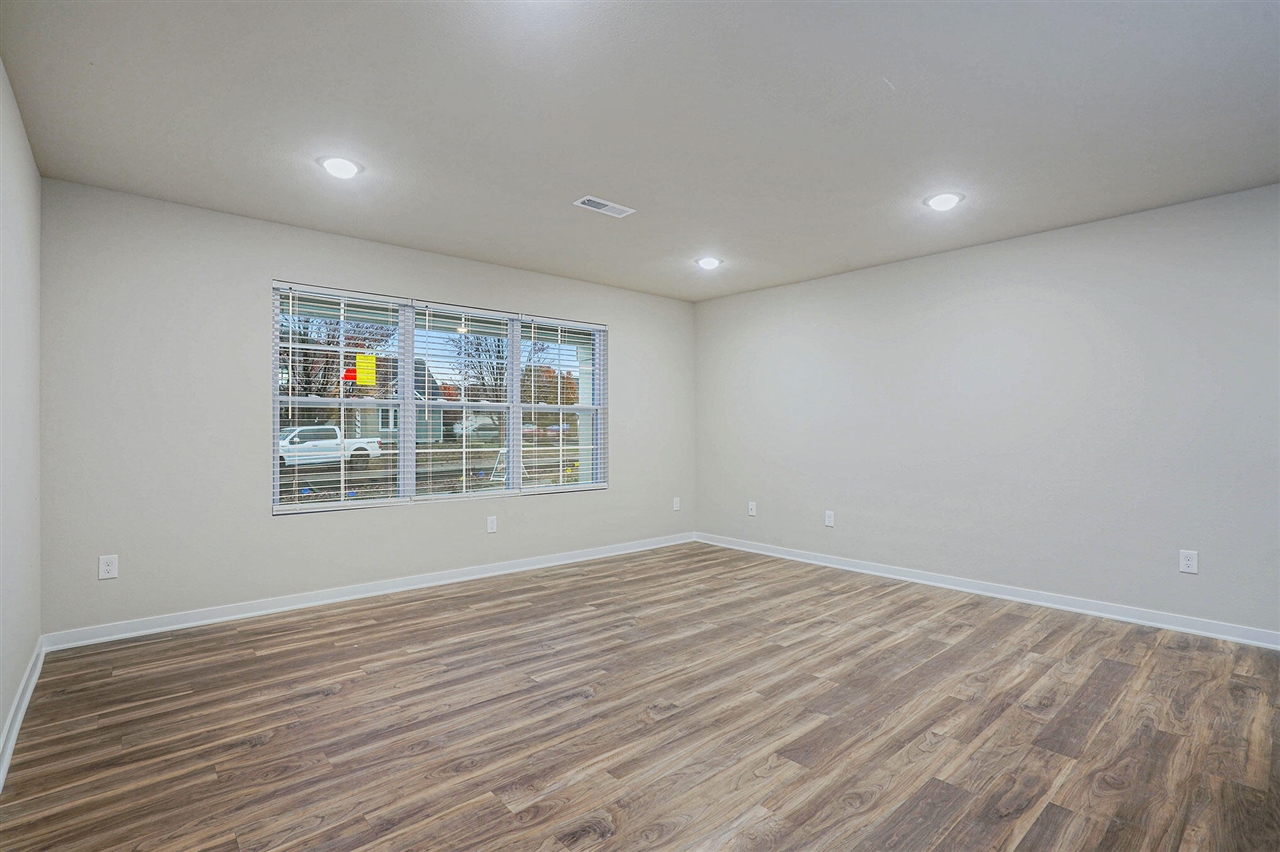 832 Winchester Street Property Photo 13