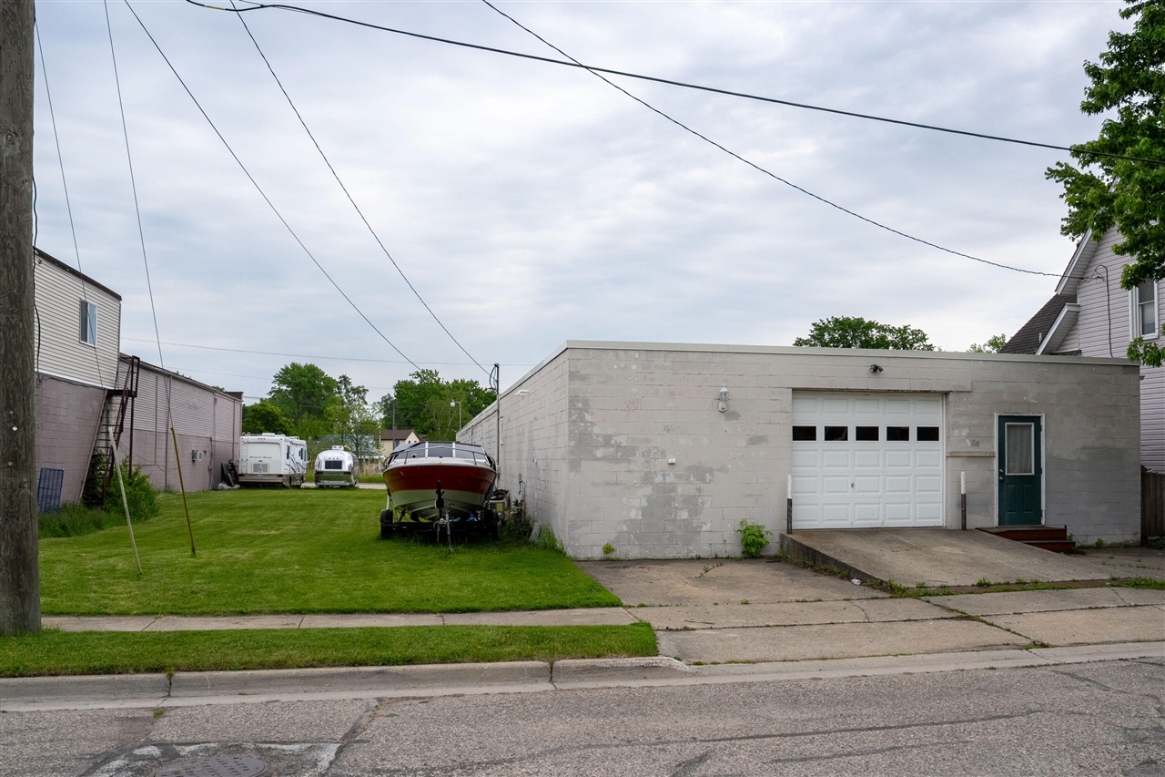 123 N Belle River Avenue Property Photo 3