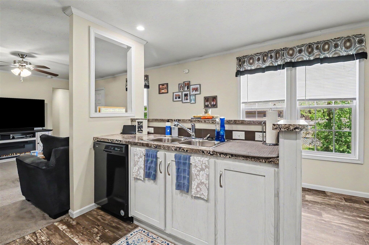 2860 Trepanier Drive Property Photo 9