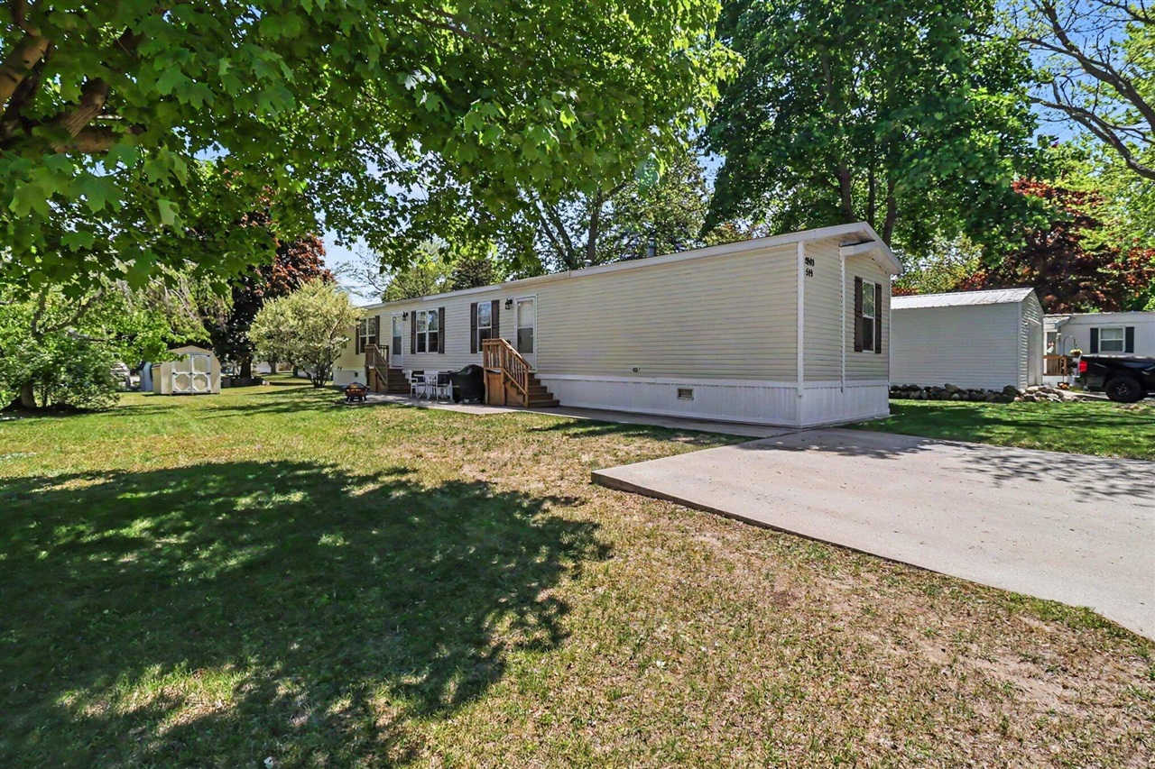 2860 Trepanier Drive Property Photo 23