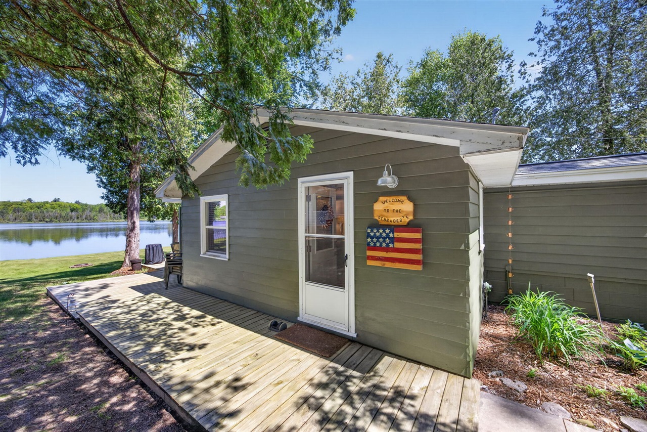 9267 Lake Drive Property Photo 1