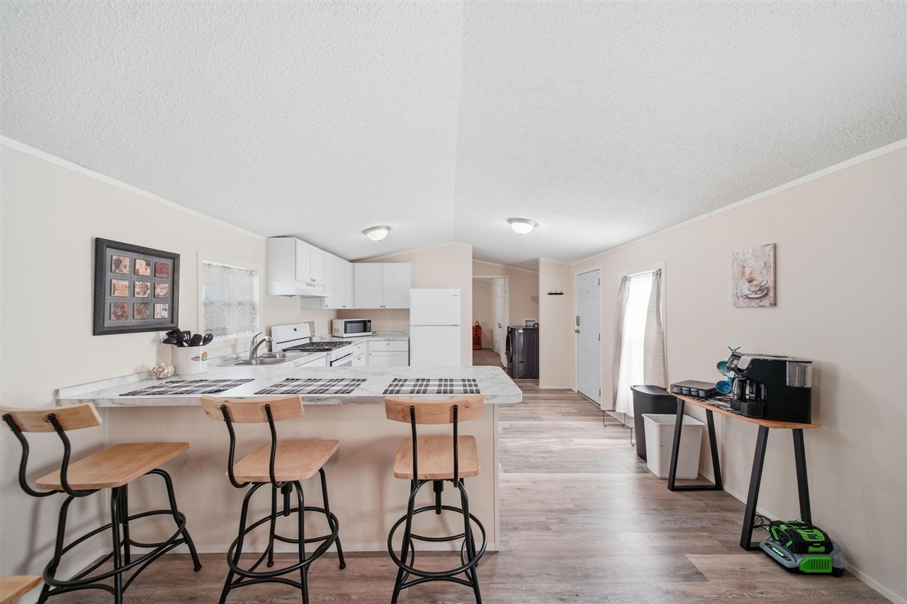 80 Sterling Property Photo 7