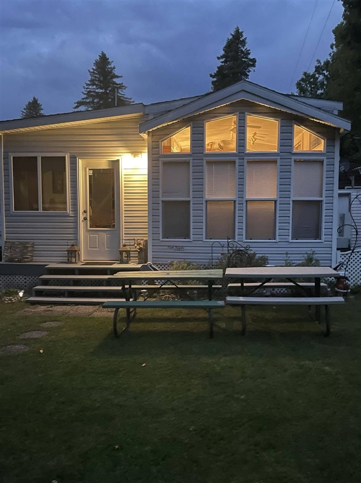 8091 Carriage Lane Property Photo 1