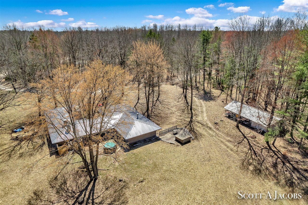 1125 Chaput Drive Property Photo 4