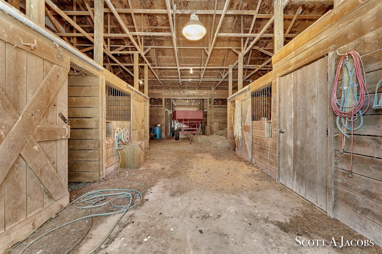 1125 Chaput Drive Property Photo 32