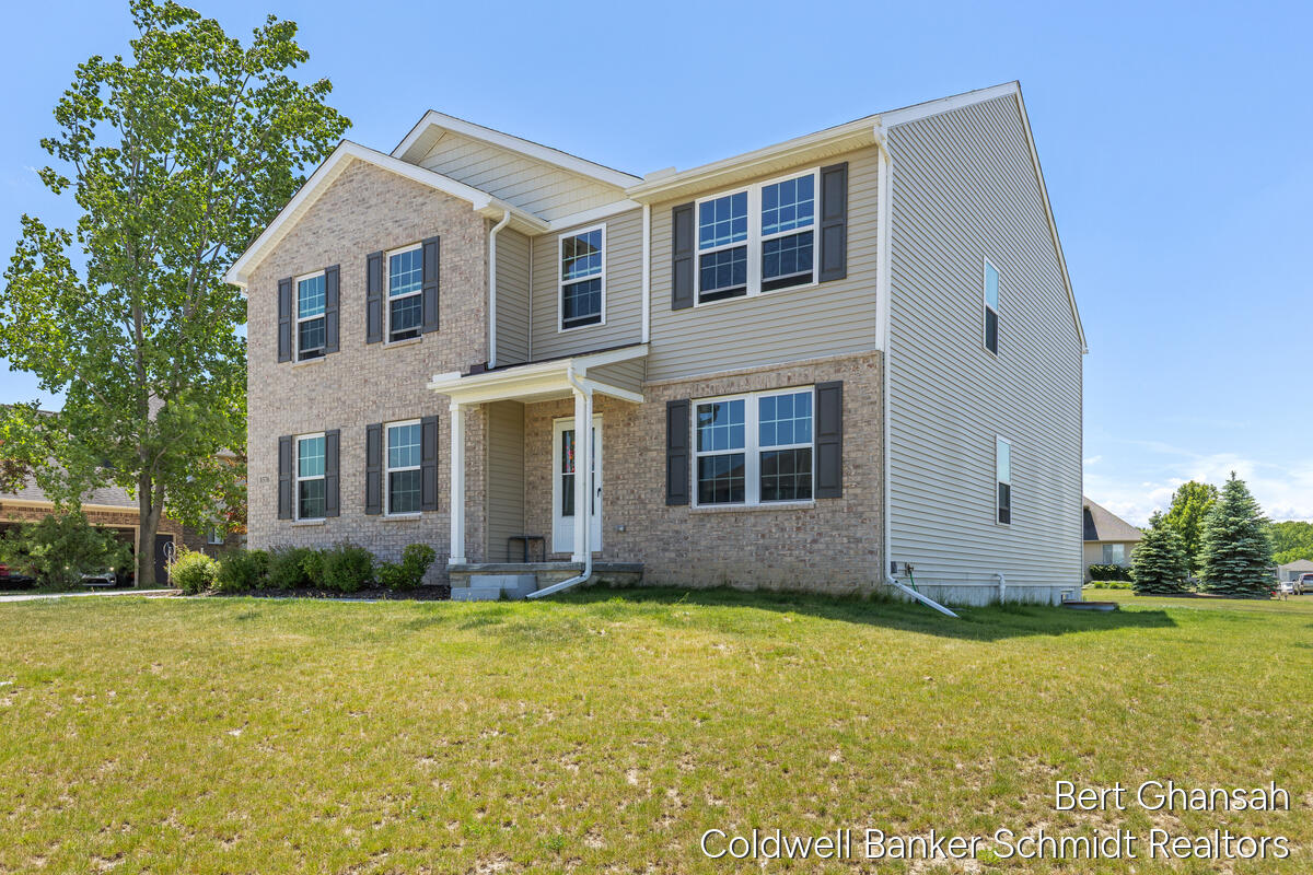 8376 N Oaks Court Property Photo 2