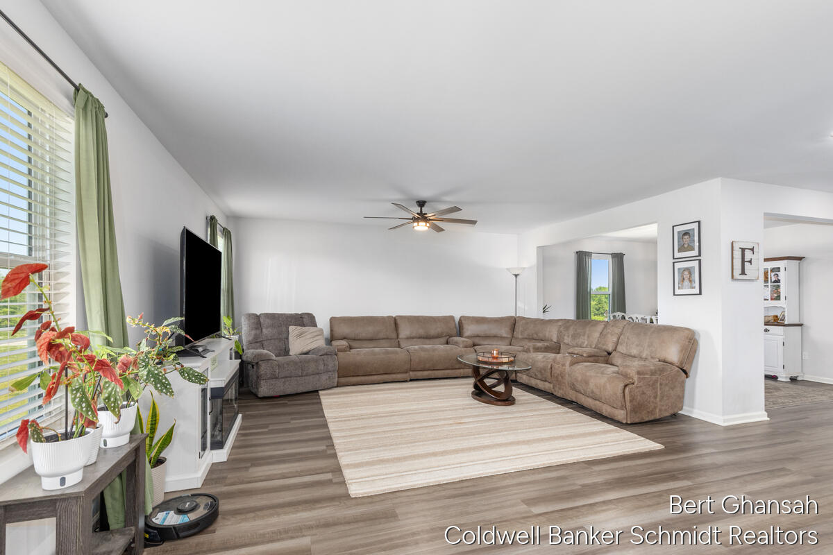 8376 N Oaks Court Property Photo 7