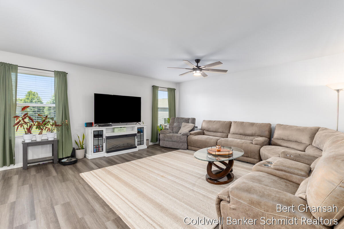 8376 N Oaks Court Property Photo 8