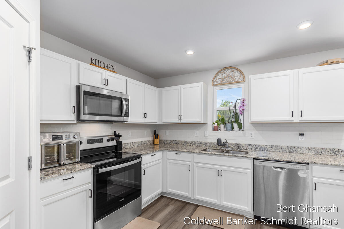 8376 N Oaks Court Property Photo 11