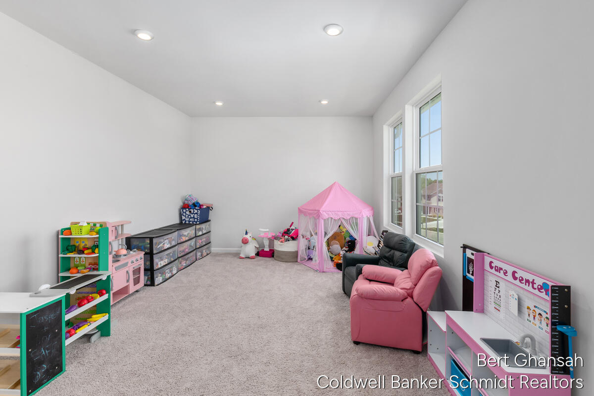 8376 N Oaks Court Property Photo 18