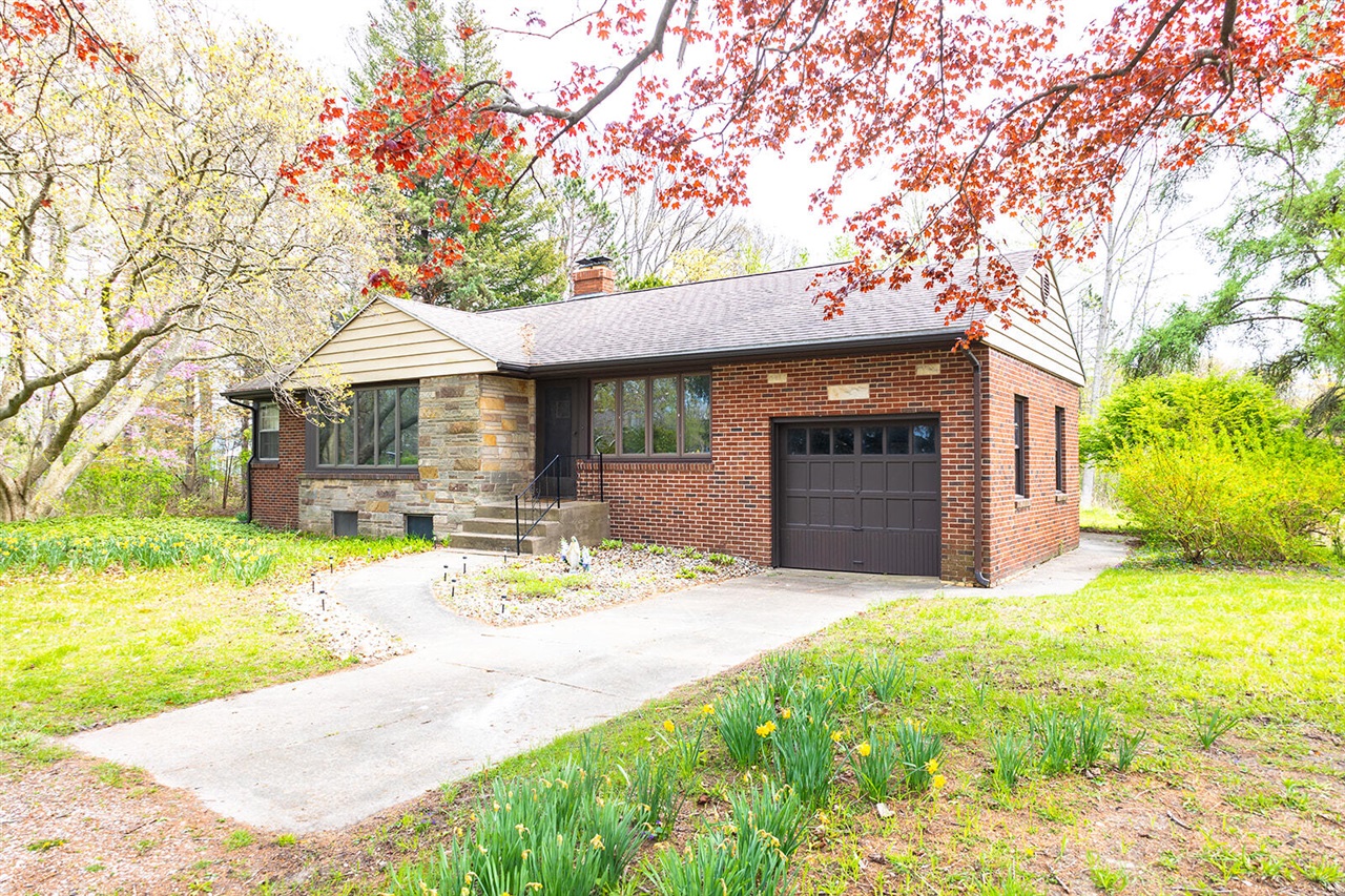 1359 Bell Avenue Property Photo 1