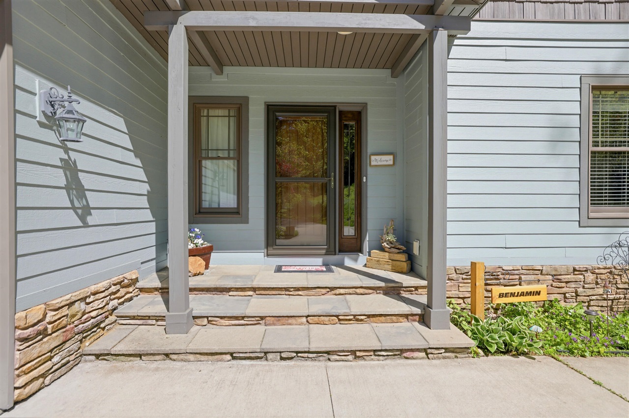 7352 Hallridge Drive Property Photo 10