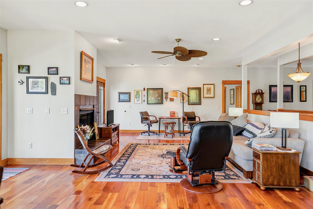 7352 Hallridge Drive Property Photo 17
