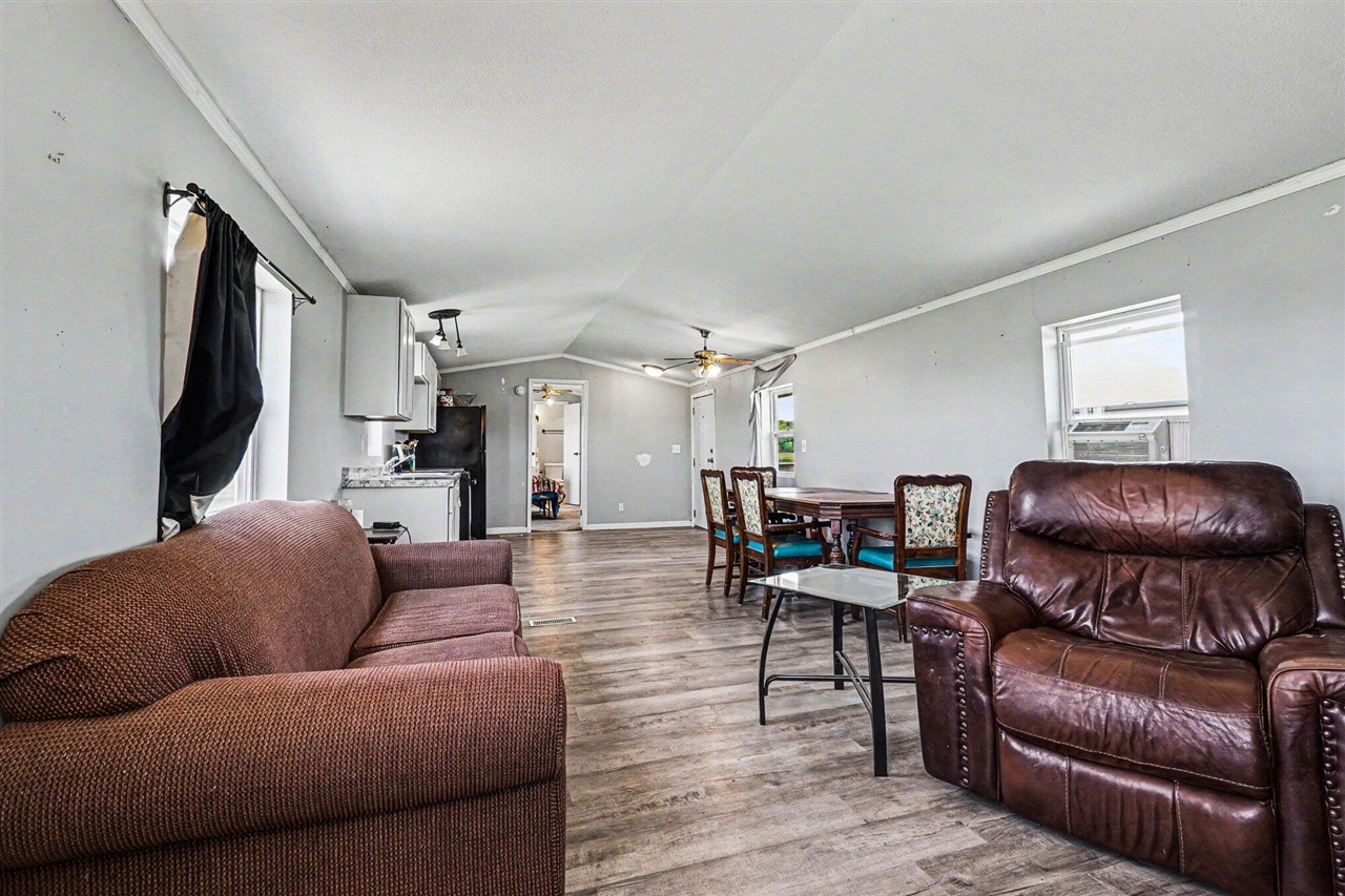 4545 Bush Road Property Photo 6